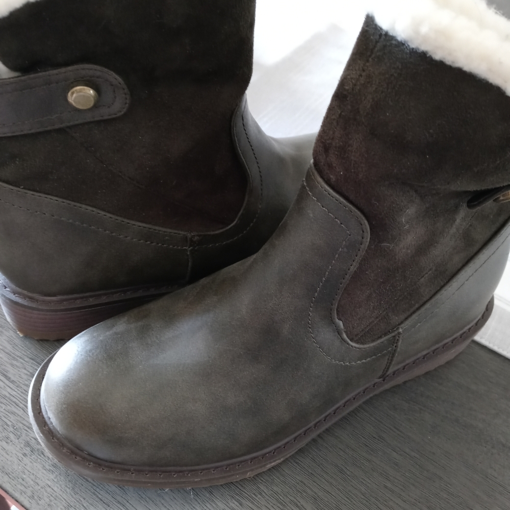 Boots - Picture 5 of 6